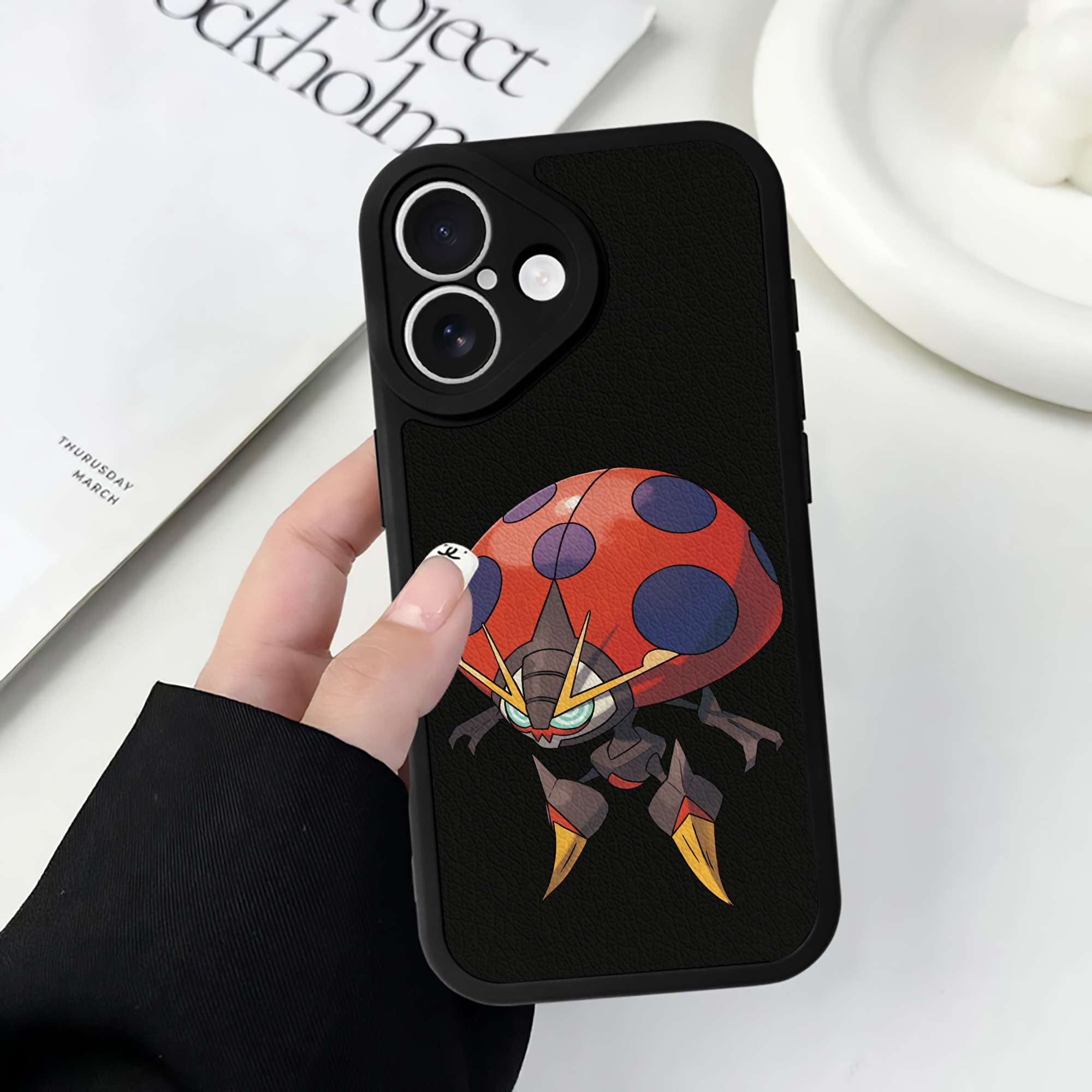 （画像用） ポケットモンスター Pokémon 【iPhone 16シリーズ対応】シリコンスマホケース（レザー調） 材質：シリコン